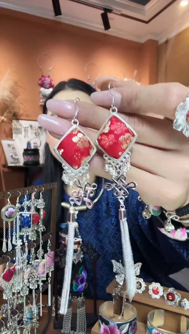 【闪购商品】刺绣纯手工民族风耳环
