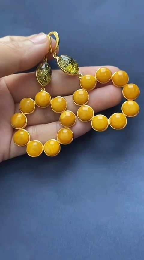 裸石琥珀未镶嵌耳坠