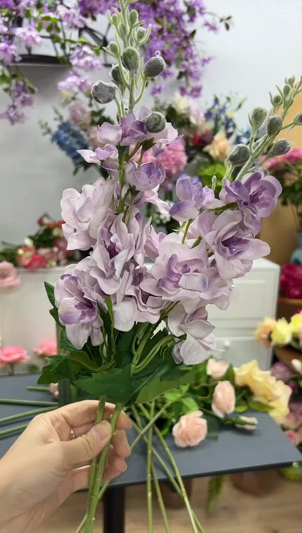 2枝紫色手感保湿飞燕