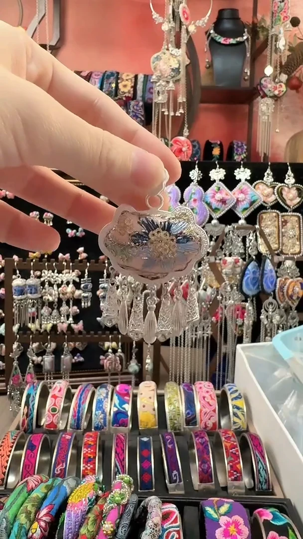 织绣 云织谣民族风精美饰品   332