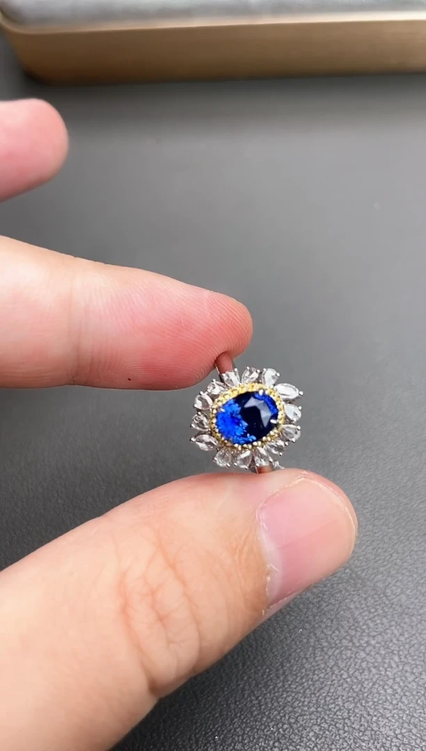 戒指蓝宝石18K金镶嵌1.55ct/皇家蓝/GUILD