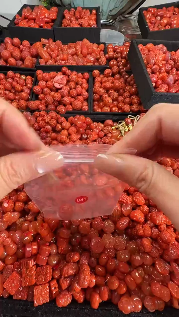 颈饰未镶嵌南红玛瑙1