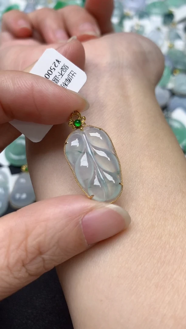 颈饰18K金镶嵌翡翠天然缅甸A货翡翠