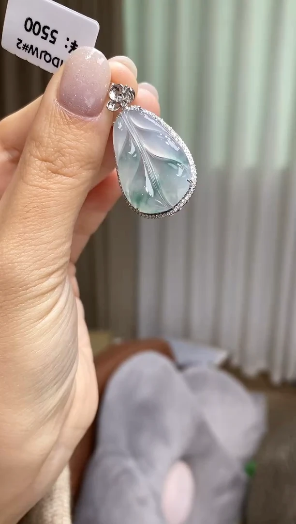 颈饰18K金镶嵌翡翠叶子