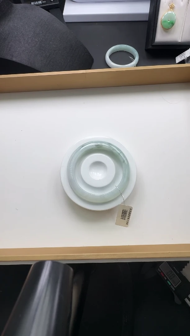 未镶嵌手镯翡翠手镯