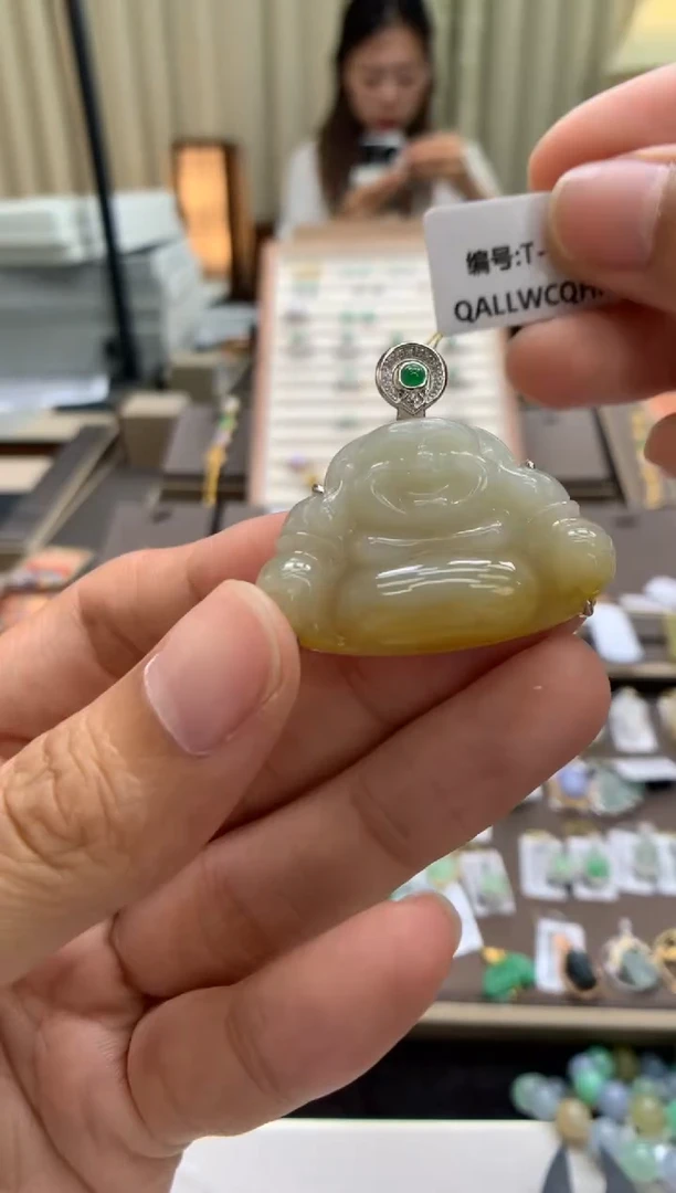 翡翠18K金镶嵌颈饰佛公