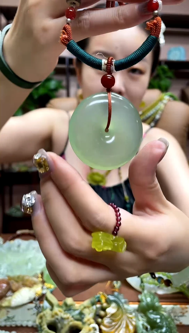 未镶嵌岫玉吊坠·