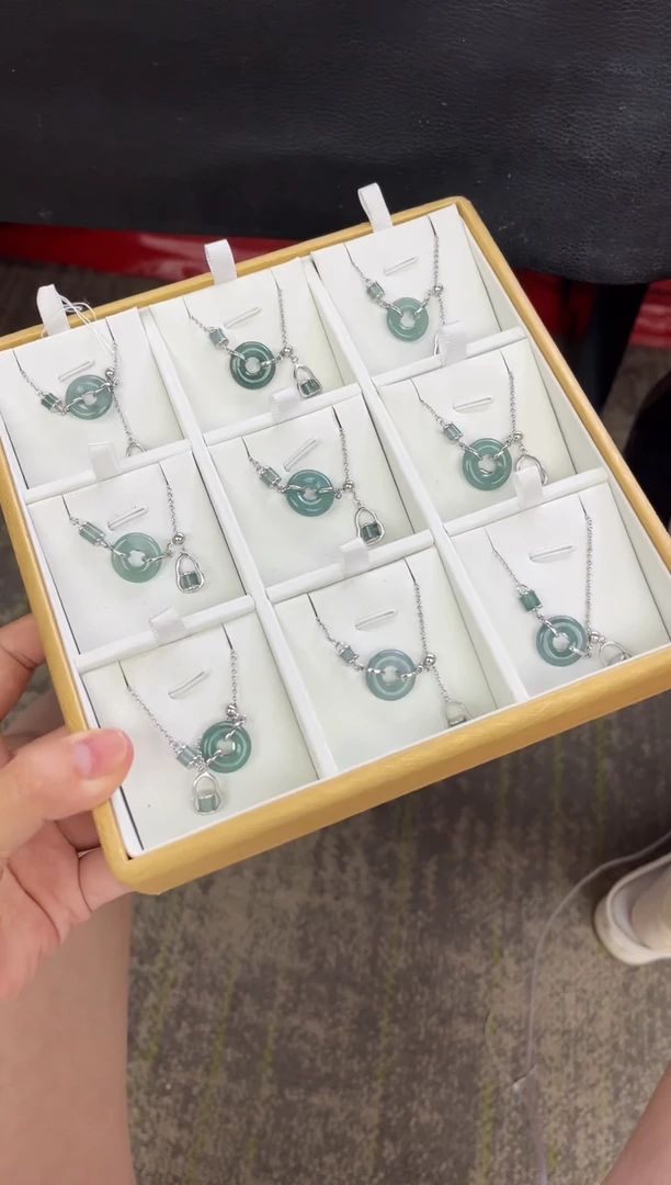 翡翠未镶嵌颈饰A237/多样性发一件