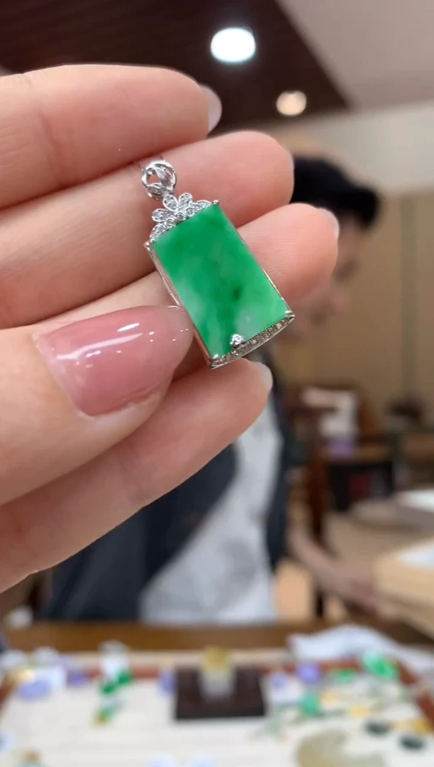 吊坠(不含链)18K金镶嵌翡翠无事牌