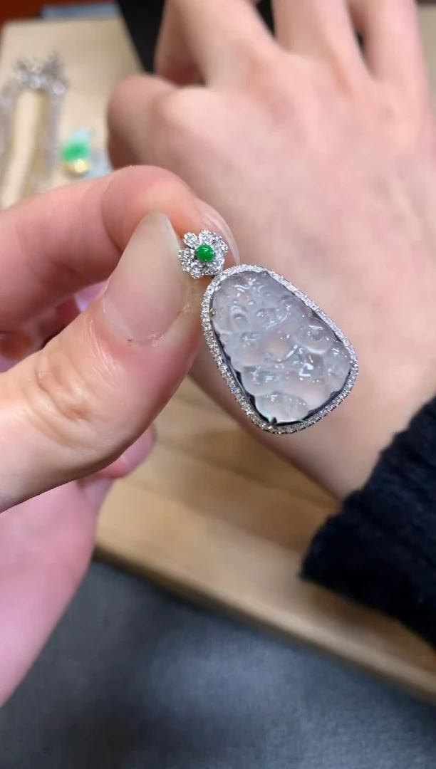 【闪购商品】翡翠颈饰18K金镶嵌随形【无服务费】