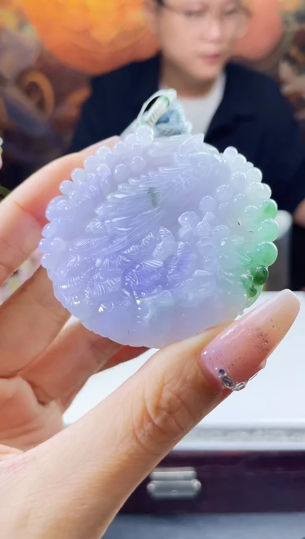 翡翠未镶嵌颈饰多样性发其一