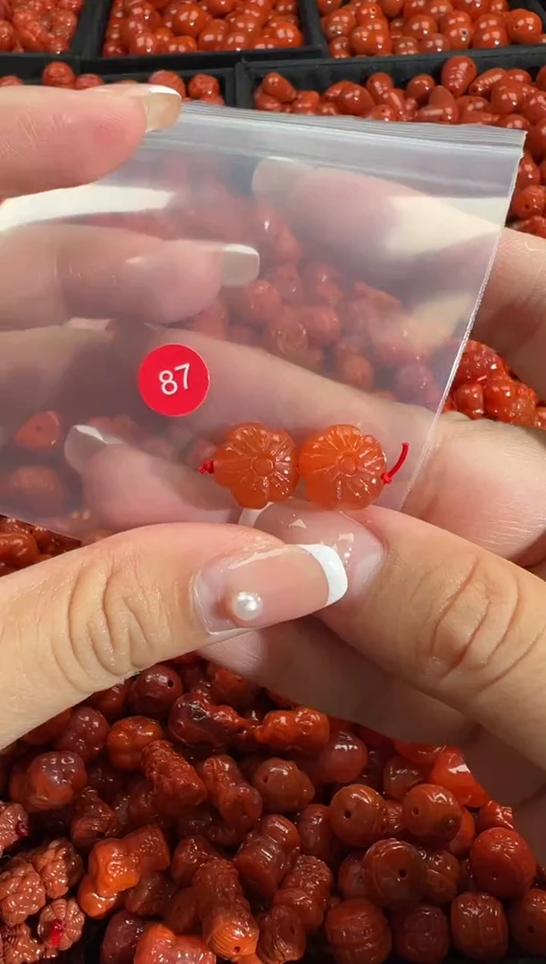 颈饰未镶嵌南红玛瑙1