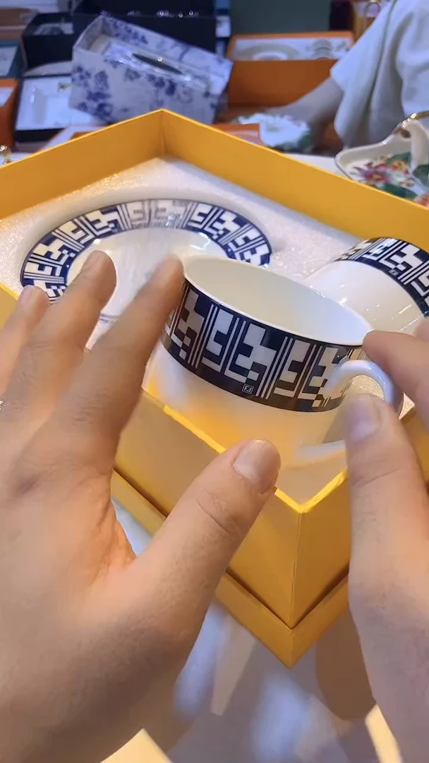 杯鸿辉家品牌瓷器，京东包邮！