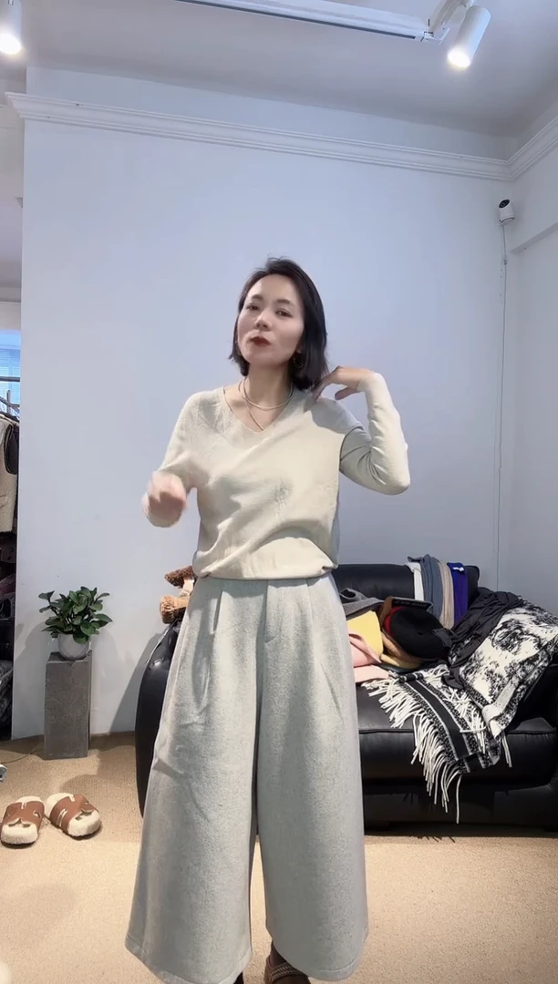 V领杏色毛衫6260不退不换