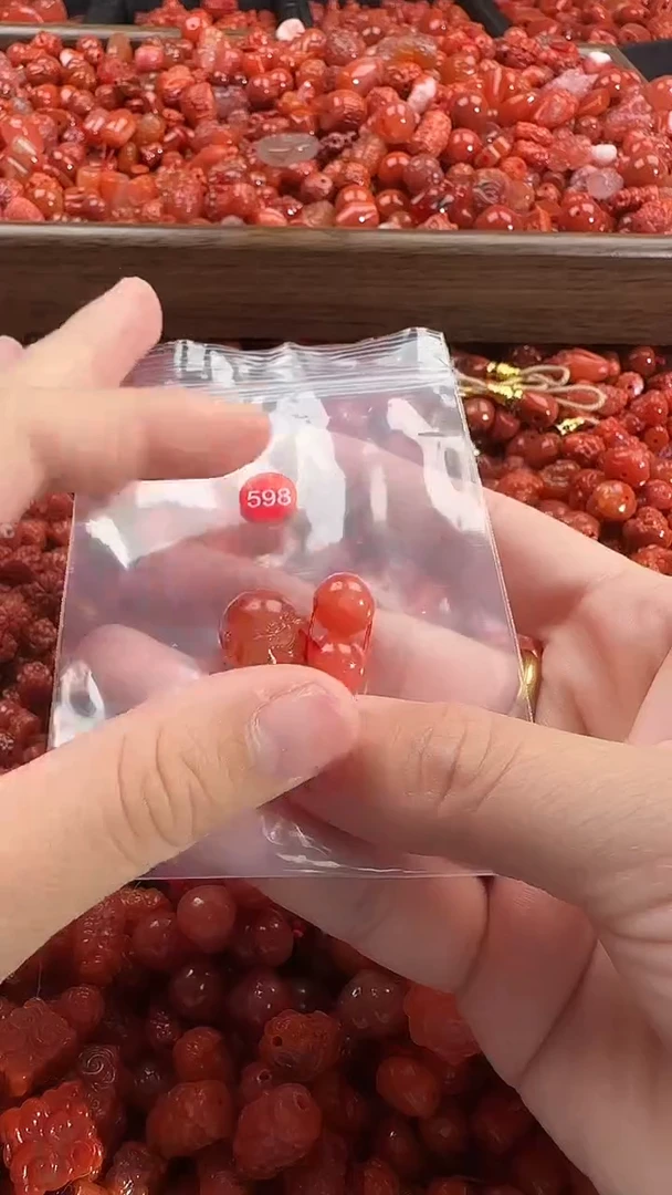 颈饰未镶嵌南红玛瑙1