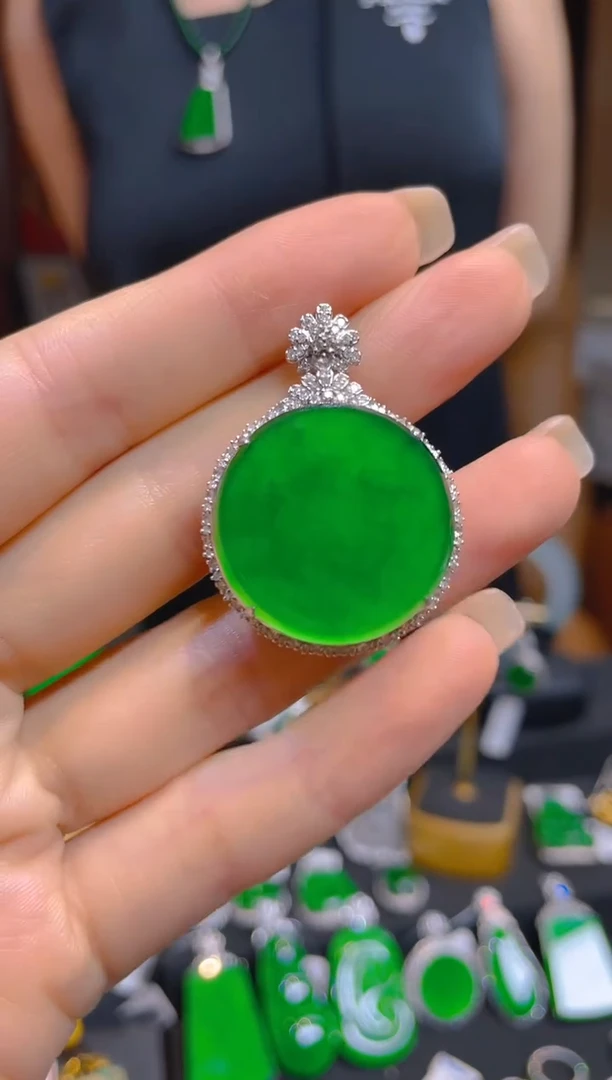 翡翠18K金镶嵌颈饰天然A货翡翠圆牌/132774