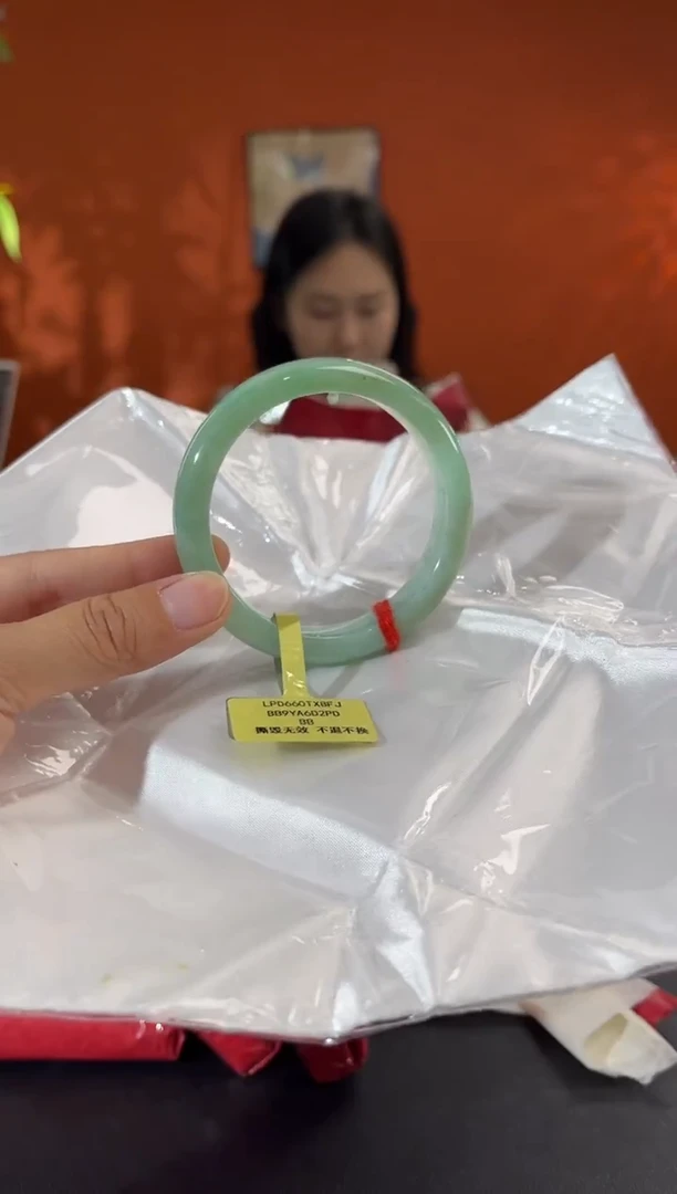 未镶嵌手镯翡翠4       5455
