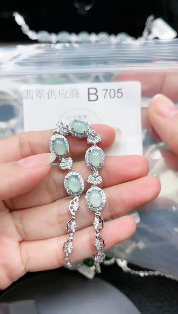 【闪购商品】翡翠颈饰未镶嵌赠皮绳705