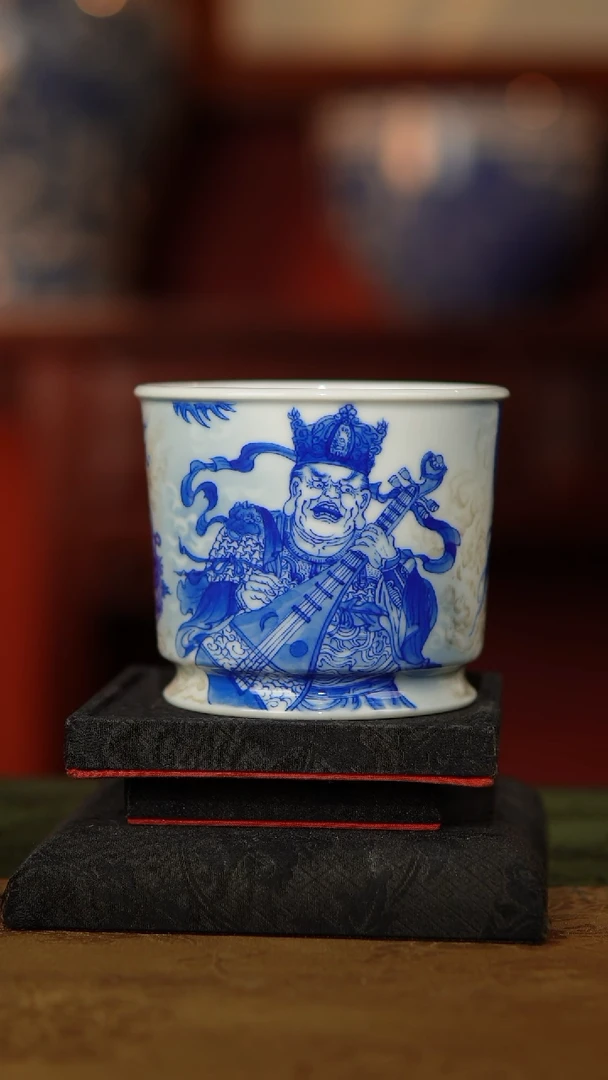 摆件全手工手绘  四大天王之一容天杯