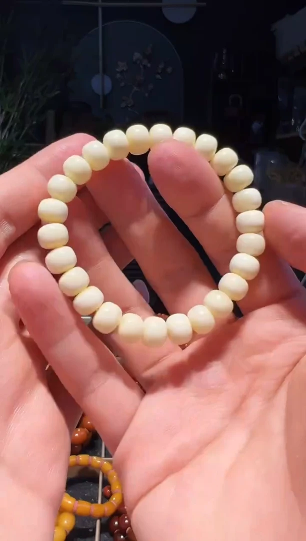 【闪购商品】蜜蜡手串未镶嵌9+(瓷白蜡)