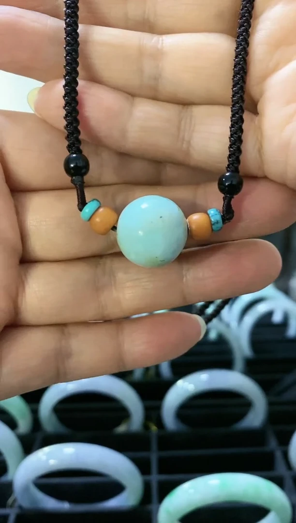 未镶嵌绿松石颈饰吊坠