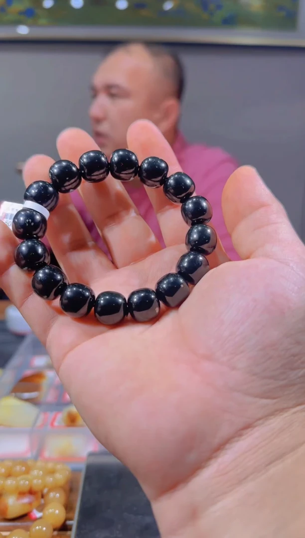 未镶嵌手串和田玉和田玉籽黑青手串多样性发其一