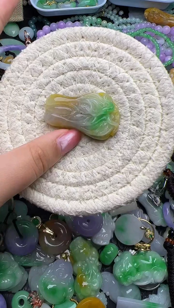 颈饰未镶嵌翡翠天然缅甸翡翠吊坠