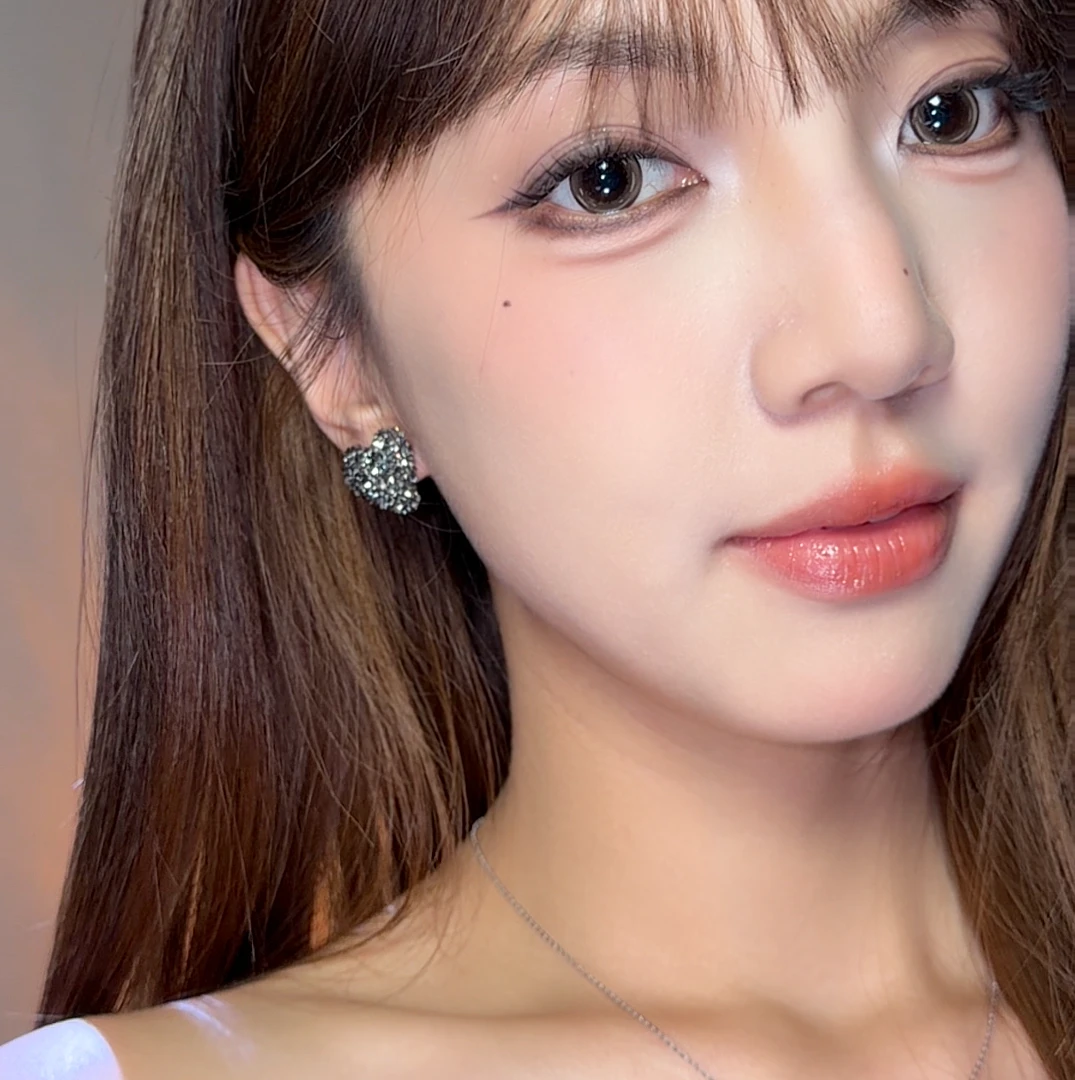 合金耳饰 爆闪满钻爱心耳环女耳钉轻奢高级感气质大气小众独特