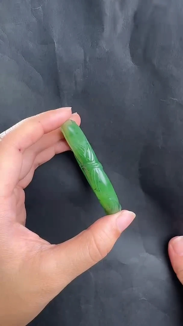 未镶嵌手镯和田玉手镯55.6