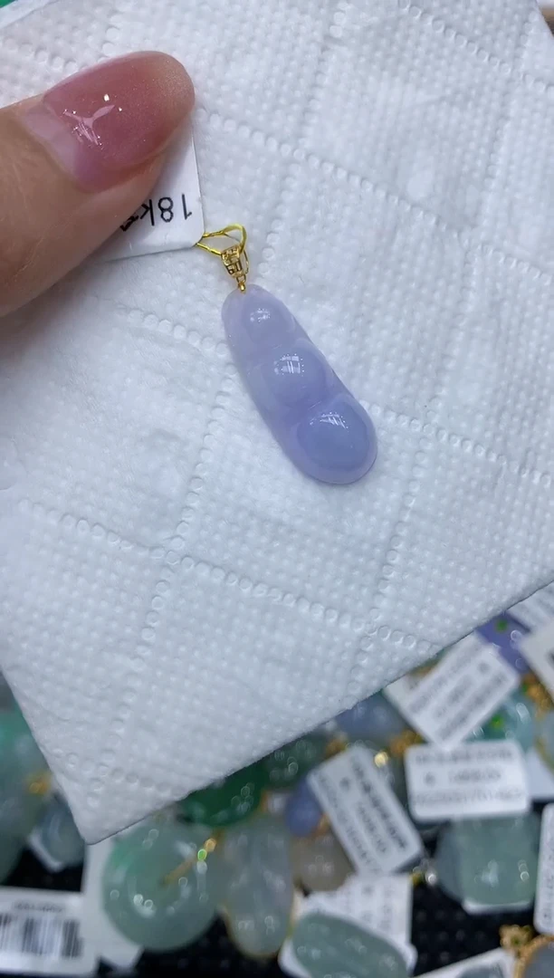翡翠18K金镶嵌颈饰111111111