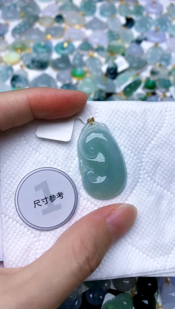 颈饰18K金镶嵌翡翠天然A货翡翠