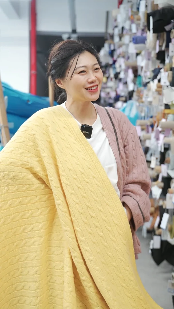 混纺1.8小鸡黄色羊毛面料 外套针织毛衣布料幅宽155CM