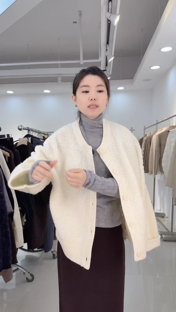 188全羊毛白色开衫，到手99