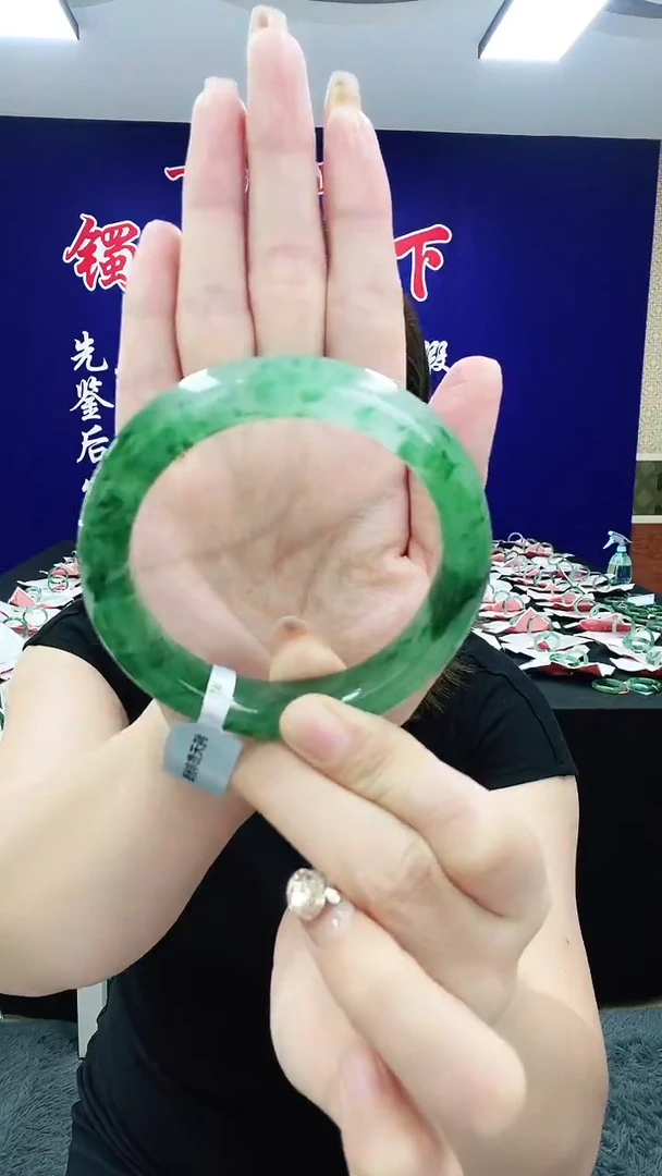 石英质玉（非洲翠）手镯未镶嵌1