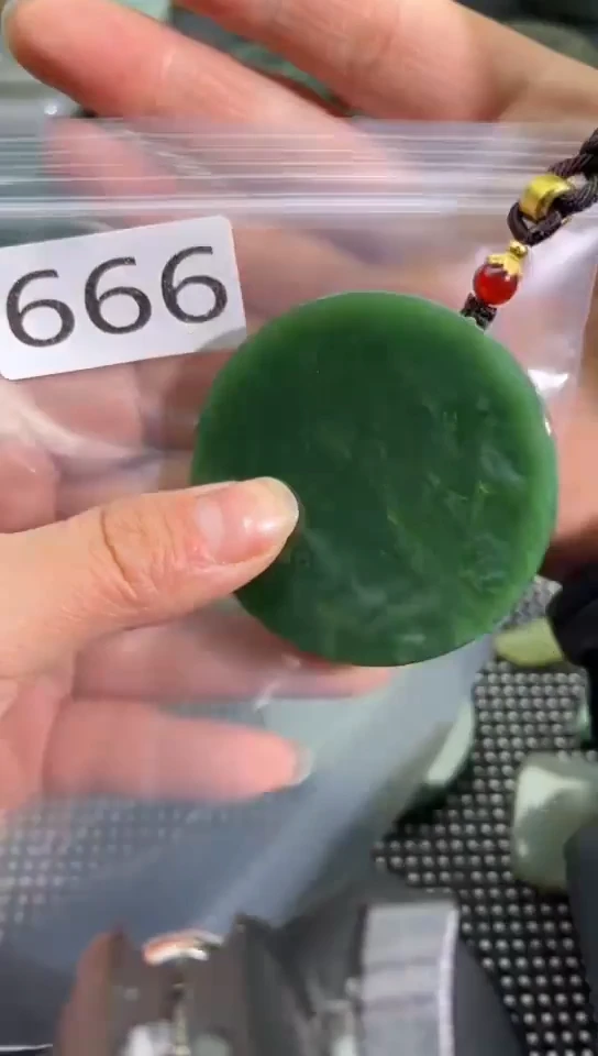 未镶嵌和田玉珠宝半成品镯芯