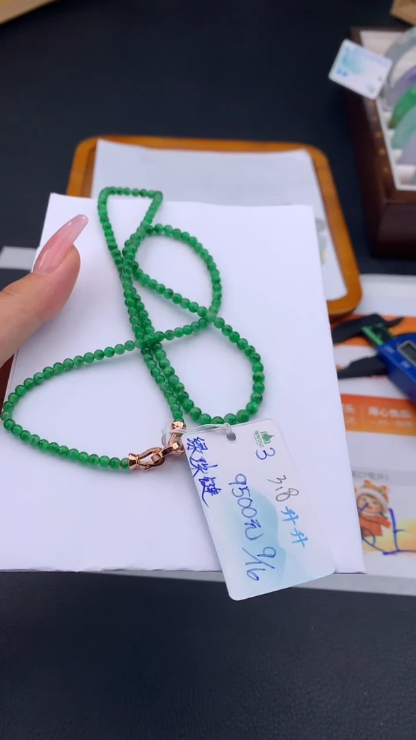 未镶嵌手串翡翠自带#送人#，联系客服核对地址~