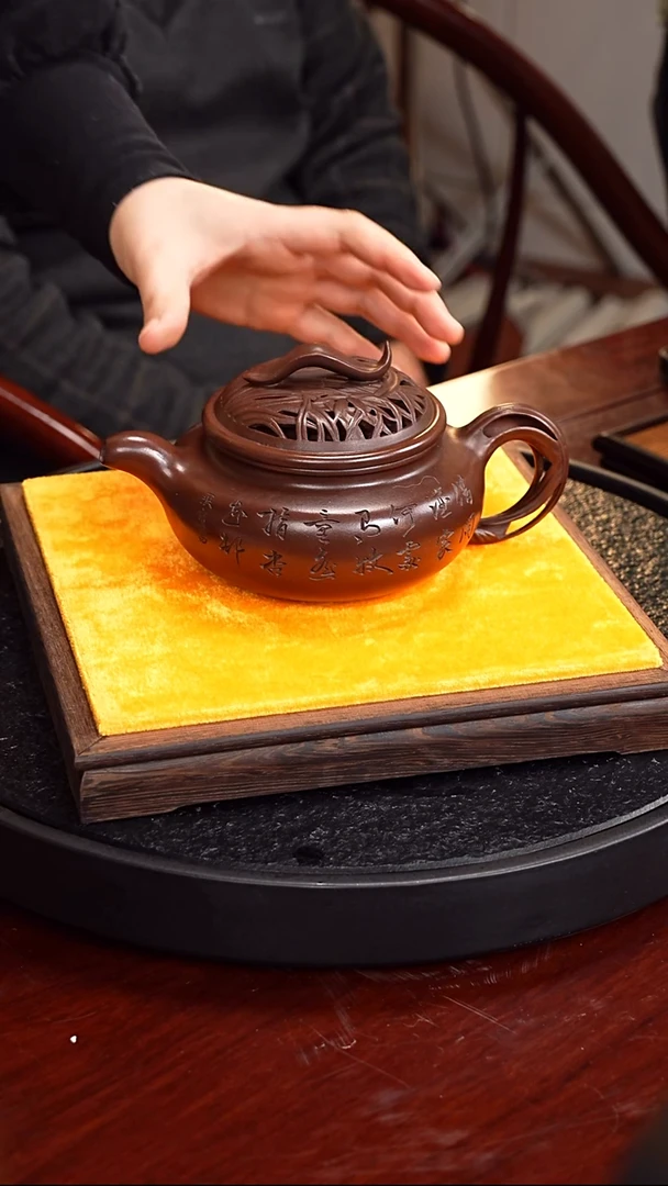 茶壶紫砂顾顺芝 镂空仿古62 紫泥 530毫升 范曾 耿宝昌 配竹画