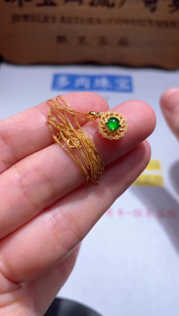 翡翠18K金镶嵌颈饰9.......