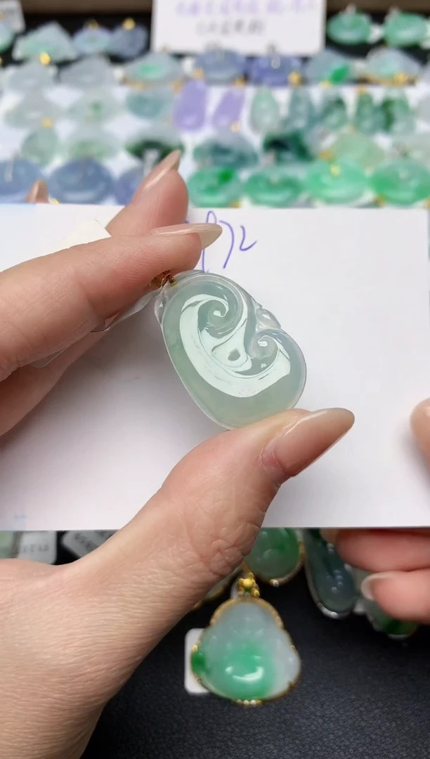 颈饰18K金镶嵌翡翠天然缅甸A货翡翠百元以上9元证书费自理