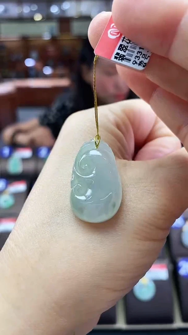 翡翠未镶嵌颈饰如意