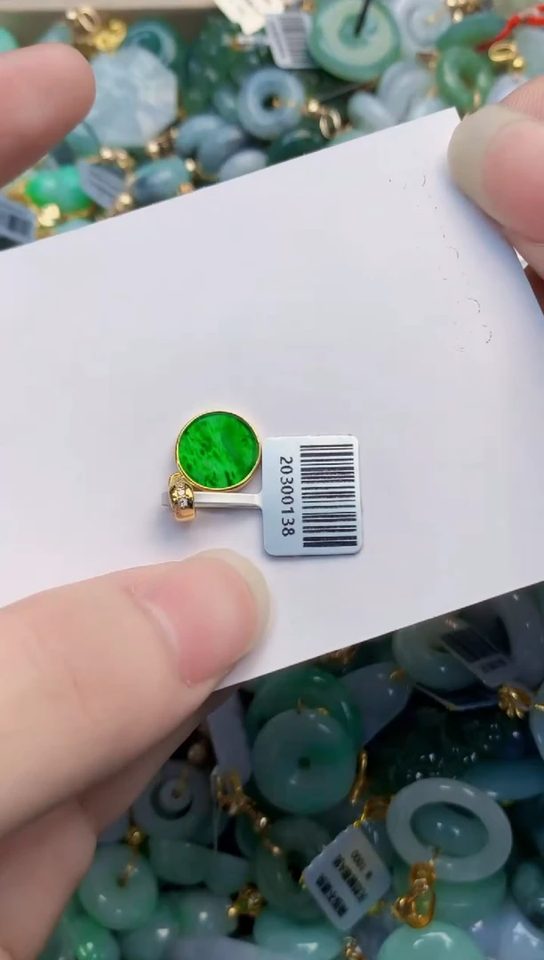 翡翠未镶嵌吊坠(不含链)1