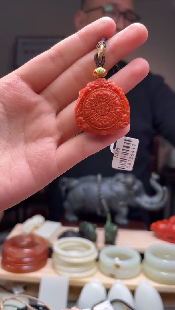 颈饰未镶嵌南红玛瑙吊坠