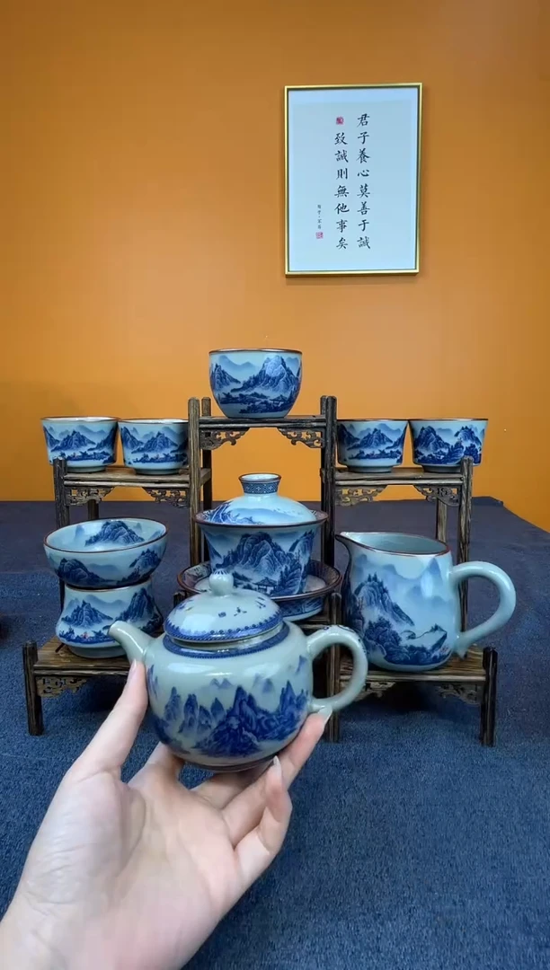 茉**香景德镇釉里红8件加壶