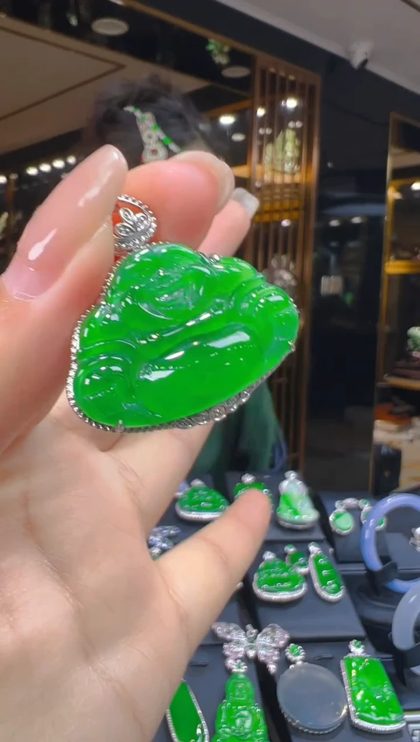 翡翠18K金镶嵌吊坠(赠链)030(多样性发货发其一)