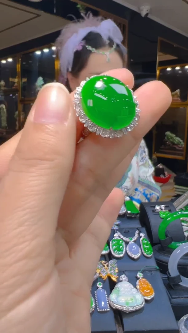 18K金镶嵌戒指翡翠080