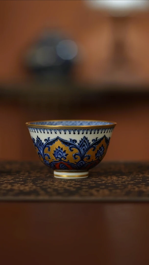 瓷舜瓷宝象花撇口杯