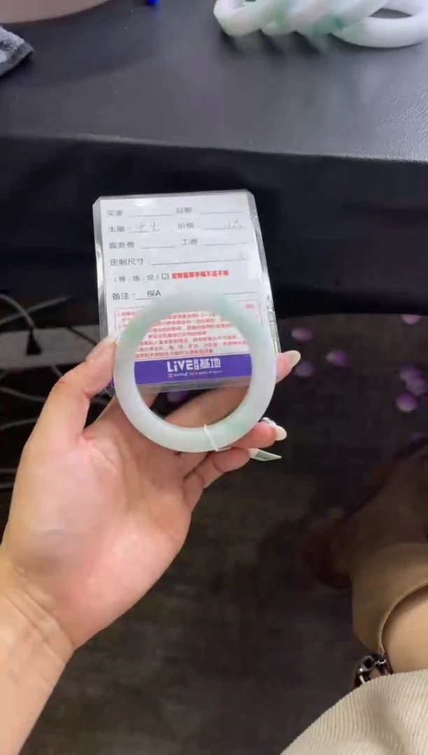 未镶嵌手镯定制翡翠A**姐定制手镯不退不换