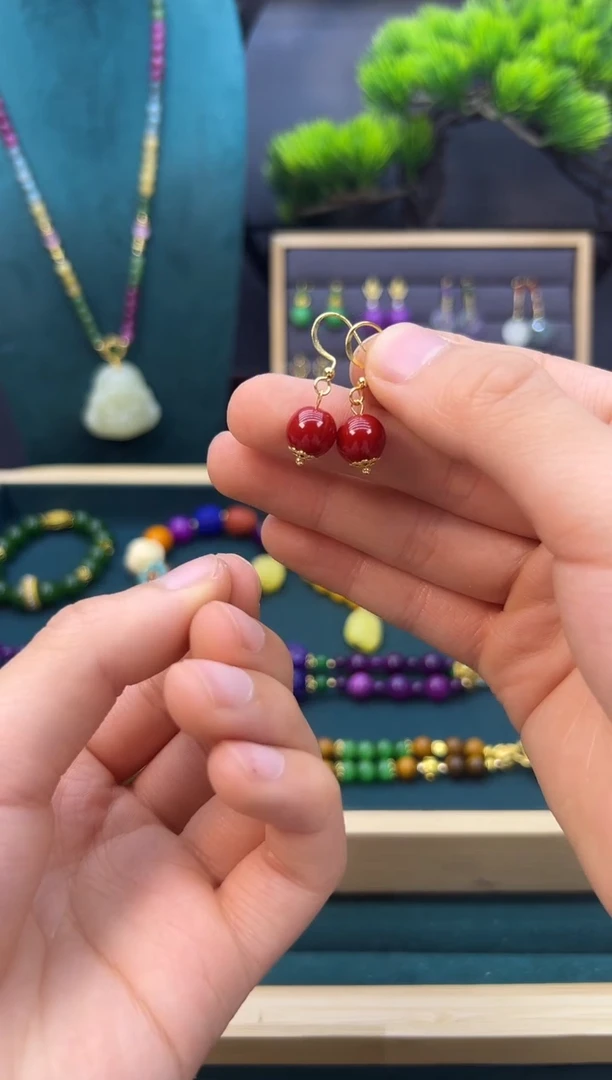 【闪购商品】玛瑙/玉髓耳钉14K金镶嵌EEEE