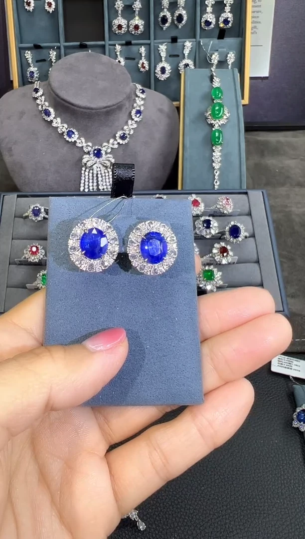 【闪购商品】蓝宝石耳钉18K金镶嵌耳钉
