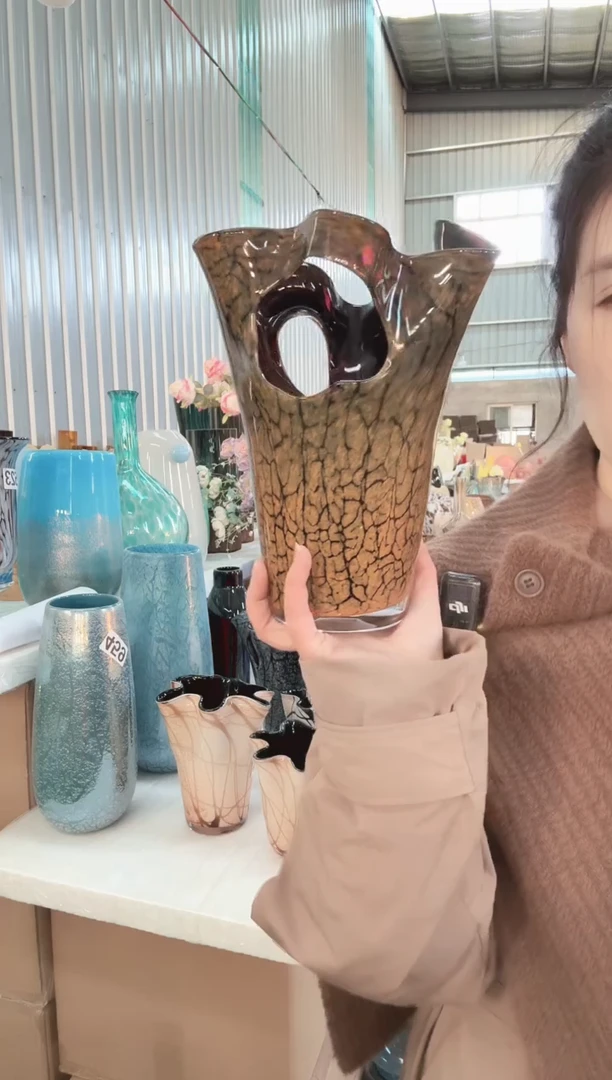 111直播玻璃花瓶